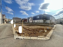 戸建てが立ち並ぶ静かな住宅街。四季折々の移り変わりを感じながら自然と楽しみ、暮らす、そんな毎日を日々の中で感じられる住環境
