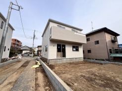 土地正味60.5坪とゆったりとした敷地の４LDKです。