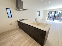 キッチンはオープンカフェスタイルだからリビングとの一体感はバッチリ。毎日のお料理時間も楽しくなりそうです。
