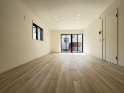 夕食の時間。家族、友人、両親、親戚との会話がより料理を美味しくしてくれる。あっという間に時間が過ぎてしまう居心地の良さは、普段はほっとする空間としてここにあります。
