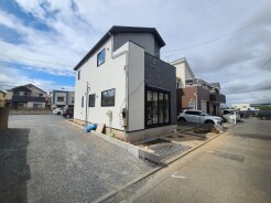 五感で感じる、現地でしかわからない事も沢山ございます。周辺環境なども一緒にご案内いたしますのでお気軽にお問合せください。
