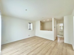 1-B号棟 夕食の時間。家族、友人、両親、親戚との会話がより料理を美味しくしてくれる。あっという間に時間が過ぎてしまう居心地の良さは、普段はほっとする空間としてここにあります。
