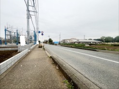 商業施設が徒歩圏内に充実、日々のお買い物も安心な環境です。
