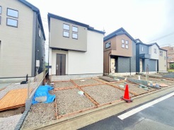 6m幅員の道路に面しておりお車の運転が苦手な方でも安心して出入りいただけます。