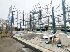 戸建てが立ち並ぶ静かな住宅街。四季折々の移り変わりを感じながら自然と楽しみ、暮らす、そんな毎日を日々の中で感じられる住環境

