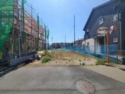 五感で感じる、現地でしかわからない事も沢山ございます。周辺環境なども一緒にご案内いたしますのでお気軽にお問合せください。
