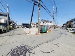 カースペースは1台駐車できます。車庫の出し入れのしやすさなど、実際に現地にてご確認ください。
