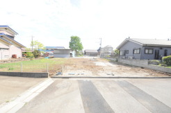 戸建てが立ち並ぶ静かな住宅街。四季折々の移り変わりを感じながら自然と楽しみ、暮らす、そんな毎日を日々の中で感じられる住環境
