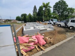 1号棟 五感で感じる、現地でしかわからない事も沢山ございます。周辺環境なども一緒にご案内いたしますのでお気軽にお問合せください。
