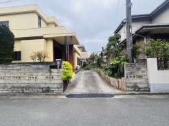 セカンドカーや来客時にも便利なカースペース2台分ございます。
