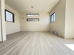 夕食の時間。家族、友人、両親、親戚との会話がより料理を美味しくしてくれる。あっという間に時間が過ぎてしまう居心地の良さは、普段はほっとする空間としてここにあります。