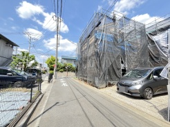 1号棟 五感で感じる、現地でしかわからない事も沢山ございます。周辺環境なども一緒にご案内いたしますのでお気軽にお問合せください。
