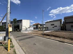 広がる青空、未来への期待が膨らむ場所
