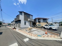 セカンドカーや来客時にも便利なカースペース2台分ございます。
