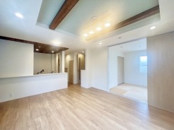 家族が一番集まる場所だから広々としつつも素敵な空間であって欲しい。皆がくつろぐリビングからキッチンまでが一つに繋がる空間。