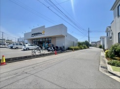 6m幅員の道路に面しておりお車の運転が苦手な方でも安心して出入りいただけます。
