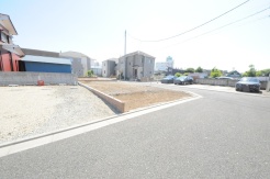 セカンドカーや来客時にも便利なカースペース2台分ございます。

