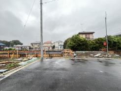 セカンドカーや来客時にも便利なカースペース2台分ございます。
