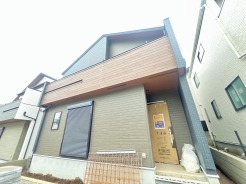 玄関はおうちの顔とも呼ばれる重要な場所!明るくスッキリと見える空間で住まう人を見送り、出迎えてくれます。