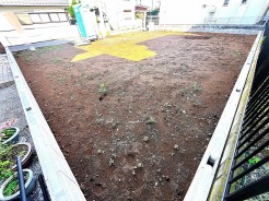 A号棟 カースペースは1台駐車できます。車庫の出し入れのしやすさなど、実際に現地にてご確認ください。
