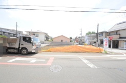 A号地 戸建てが立ち並ぶ静かな住宅街。四季折々の移り変わりを感じながら自然と楽しみ、暮らす、そんな毎日を日々の中で感じられる住環境
