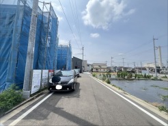 6m幅員の道路に面しておりお車の運転が苦手な方でも安心して出入りいただけます。