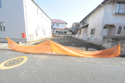 戸建てが立ち並ぶ静かな住宅街。四季折々の移り変わりを感じながら自然と楽しみ、暮らす、そんな毎日を日々の中で感じられる住環境

