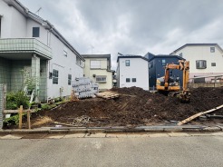 戸建てが立ち並ぶ静かな住宅街。四季折々の移り変わりを感じながら自然と楽しみ、暮らす、そんな毎日を日々の中で感じられる住環境
