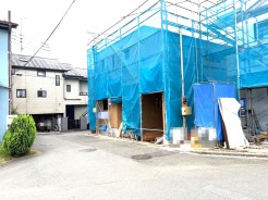 2号棟 戸建てが立ち並ぶ静かな住宅街。四季折々の移り変わりを感じながら自然と楽しみ、暮らす、そんな毎日を日々の中で感じられる住環境
