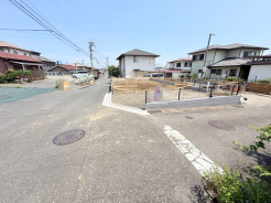 1号棟 セカンドカーや来客時にも便利なカースペース2台分ございます。
