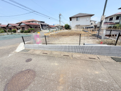 1号棟 五感で感じる、現地でしかわからない事も沢山ございます。周辺環境なども一緒にご案内いたしますのでお気軽にお問合せください。
