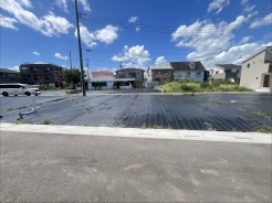 戸建てが立ち並ぶ静かな住宅街。四季折々の移り変わりを感じながら自然と楽しみ、暮らす、そんな毎日を日々の中で感じられる住環境