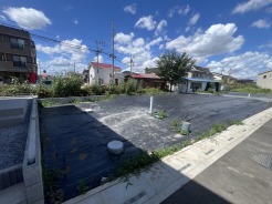南道路に面しており日中もたくさんの陽が入ります。風通りや周辺環境など実際に現地にてご確認ください。