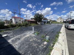 戸建てが立ち並ぶ静かな住宅街。四季折々の移り変わりを感じながら自然と楽しみ、暮らす、そんな毎日を日々の中で感じられる住環境