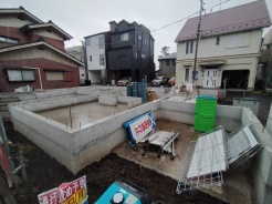 1号棟 セカンドカーや来客時にも便利なカースペース2台分ございます。
