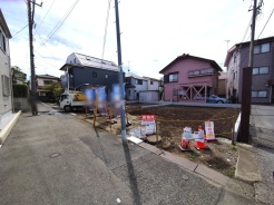 セカンドカーや来客時にも便利なカースペース2台分ございます。