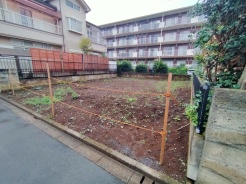 戸建てが立ち並ぶ静かな住宅街。四季折々の移り変わりを感じながら自然と楽しみ、暮らす、そんな毎日を日々の中で感じられる住環境
