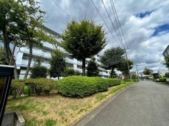 徒歩5分圏内にスーパーやコンビニがあり買い物に便利です