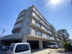 五感で感じる、現地でしかわからない事も沢山ございます。周辺環境なども一緒にご案内いたしますのでお気軽にお問合せください。
