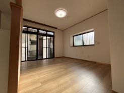 夕食の時間。家族、友人、両親、親戚との会話がより料理を美味しくしてくれる。あっという間に時間が過ぎてしまう居心地の良さは、普段はほっとする空間としてここにあります。
