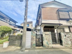 西道路に面しており日中もたくさんの陽が入ります。風通りや周辺環境など実際に現地にてご確認ください。
