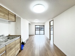 夕食の時間。家族、友人、両親、親戚との会話がより料理を美味しくしてくれる。あっという間に時間が過ぎてしまう居心地の良さは、普段はほっとする空間としてここにあります。
