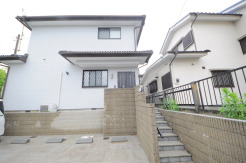 玄関はおうちの顔とも呼ばれる重要な場所！明るくスッキリと見える空間で住まう人を見送り、出迎えてくれます。
