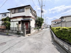 角地に面した平坦地です。確定測量後のお引き渡しになります。