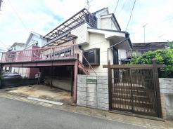 戸建てが立ち並ぶ静かな住宅街。四季折々の移り変わりを感じながら自然と楽しみ、暮らす、そんな毎日を日々の中で感じられる住環境
