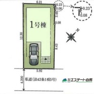 雨の日でも濡れにくいビルトイン車庫付きの物件です。