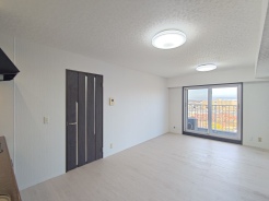 【Living Dining Kitchen】
角部屋につき、全ての居室に窓がございます。明るく通気性の良い間取りです。