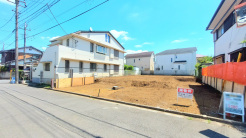 建築条件無しの売地です。