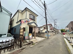 カースペースは1台駐車できます。車庫の出し入れのしやすさなど、実際に現地にてご確認ください。
