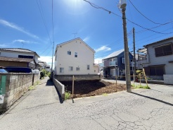 東南側も通路があり陽当りの良い明るい家を状う設計でお建てになりませんか
